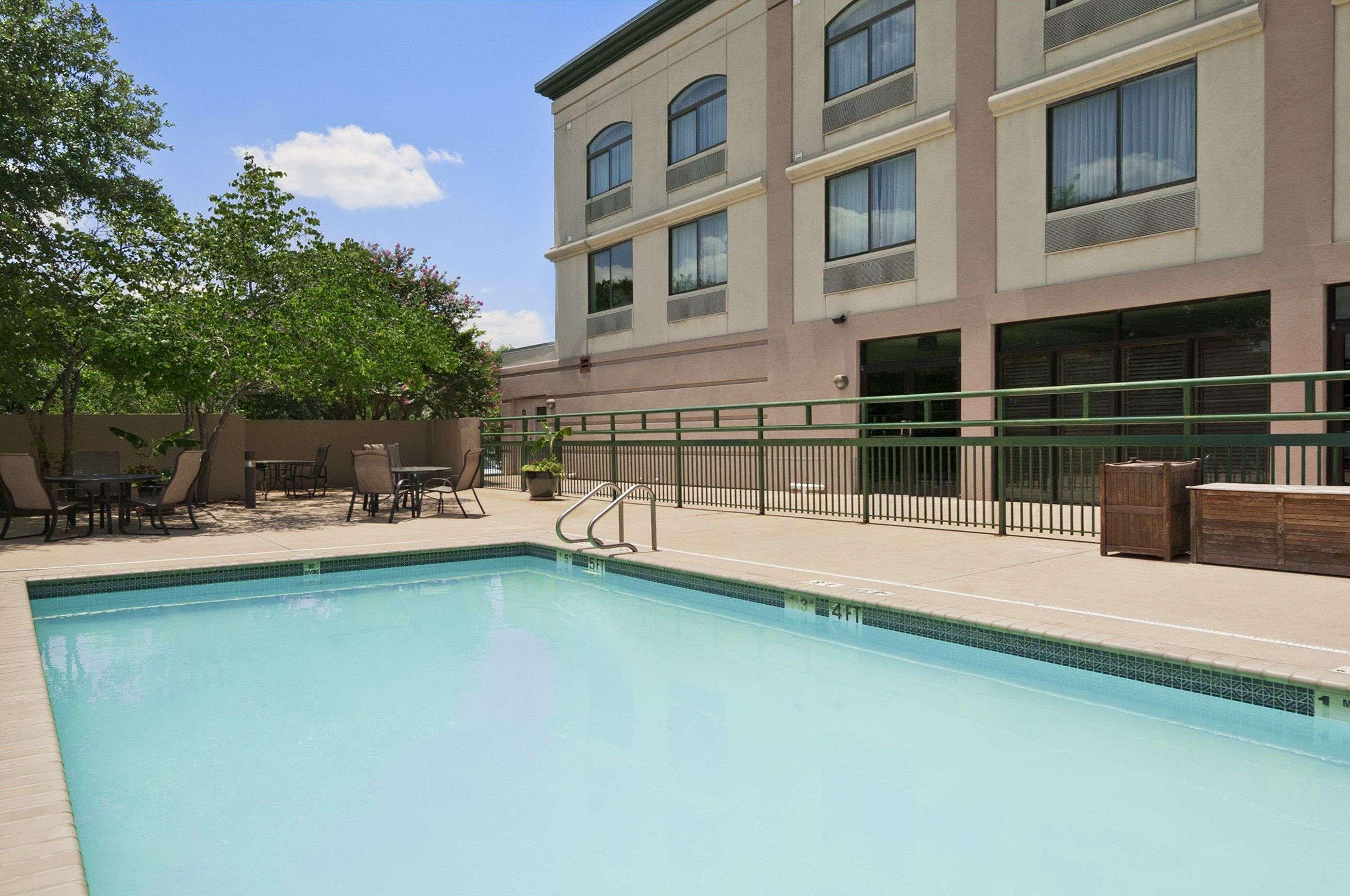 Hotel Wingate By Wyndham And Williamson Conference Center Round Rock Exterior foto